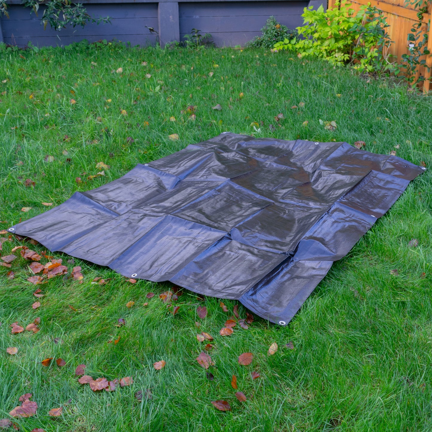 Black/Silver L-Grade Tarpaulin with 10 Metres of 8mm Bungee Rope