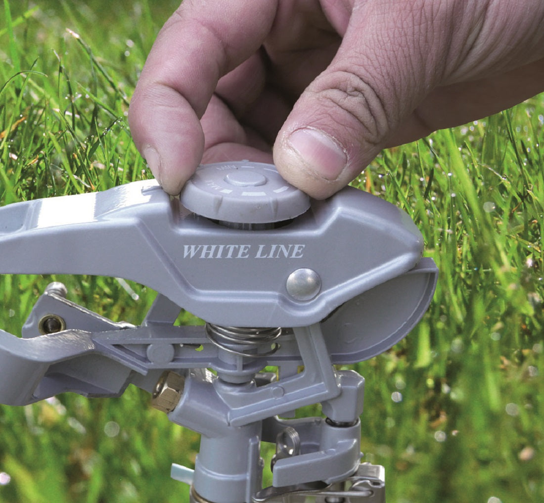 Pulsating Lawn Sprinkler - Triton White Line